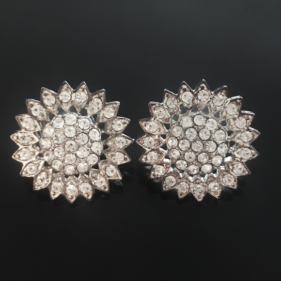 ✨Sparkling Sunflower 🌻 Stud Earrings - Picture 1 of 2